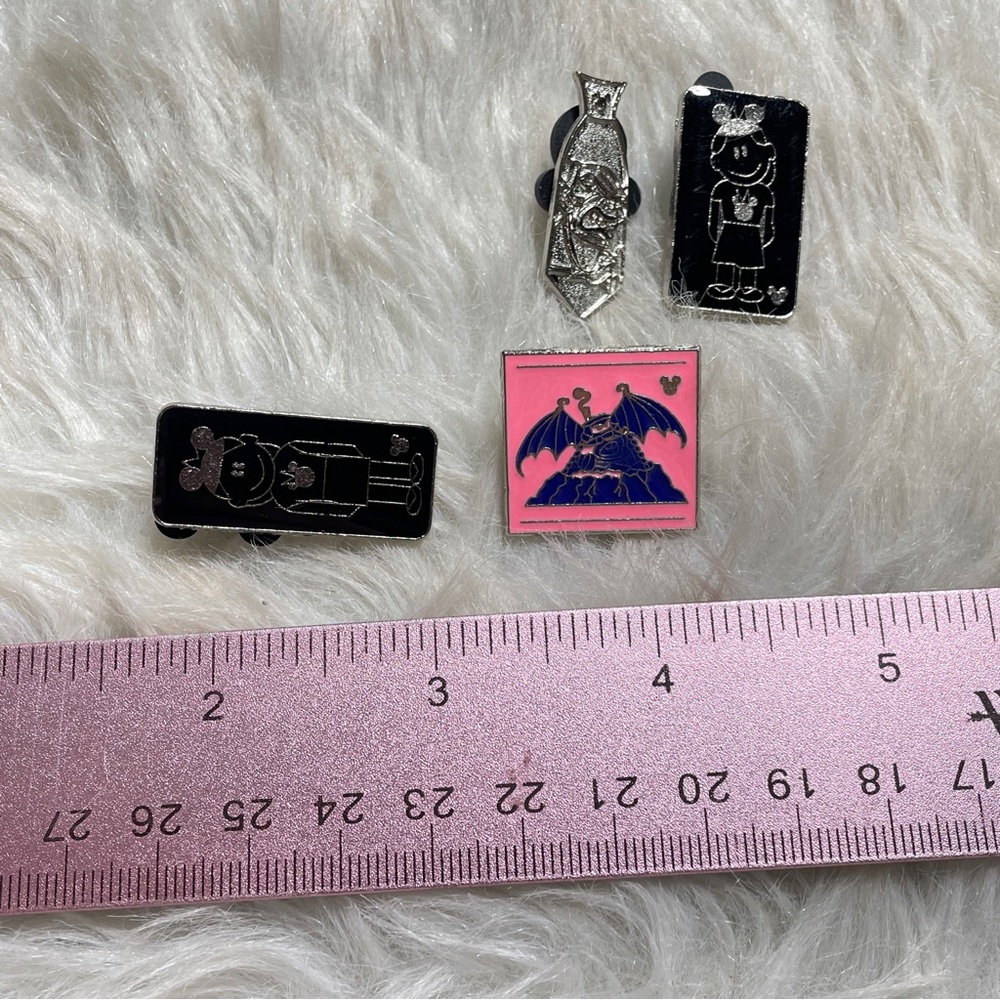 Disney hidden Mickey trading pins - Picture 2 of 8